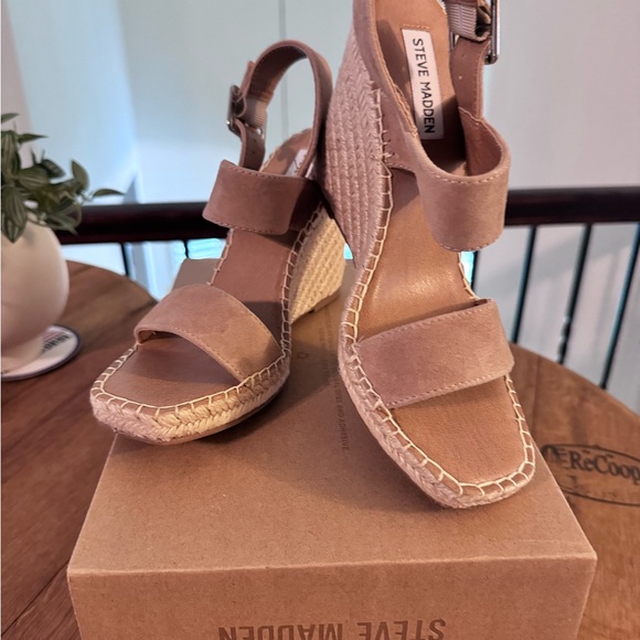 Steve Madden size 8 wedge women’s shoes - Picture 1 of 5